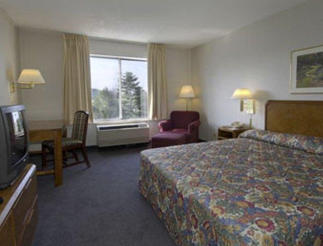 Howard Johnson Inn Cleveland Airport Brook Park Bagian luar foto