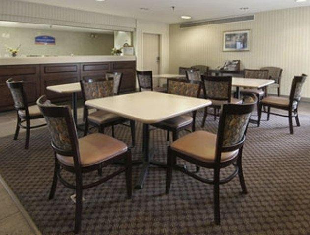 Howard Johnson Inn Cleveland Airport Brook Park Restoran foto